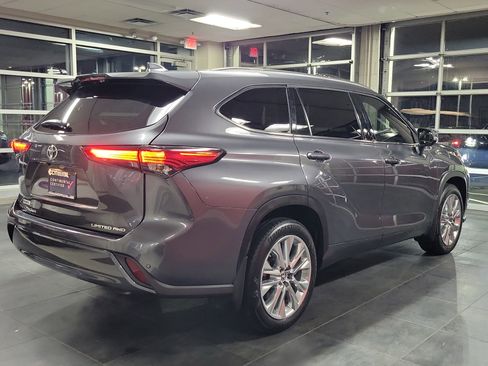 Used 2023 Toyota Highlander Limited image 5
