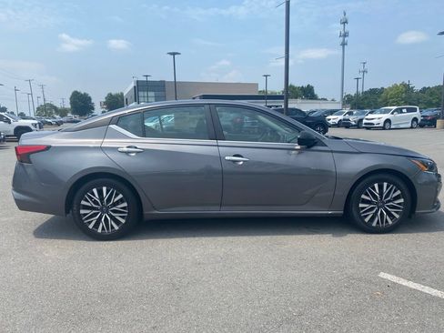 Used 2024 Nissan Altima 2.5 SV FWD image 8