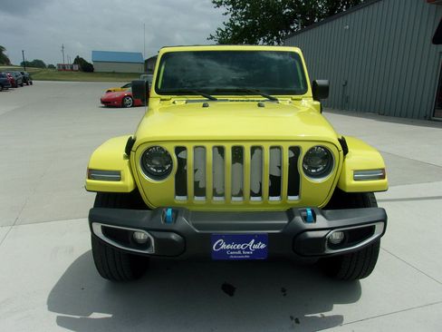 Used 2023 Jeep Wrangler Unlimited Sahara w/ Cold Weather Group AWD/4WD image 4