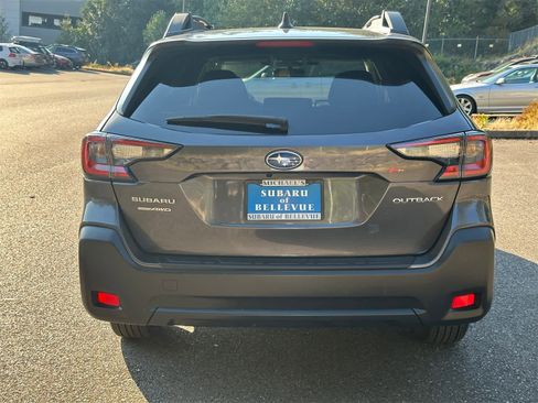 Used 2025 Subaru Outback Premium image 4