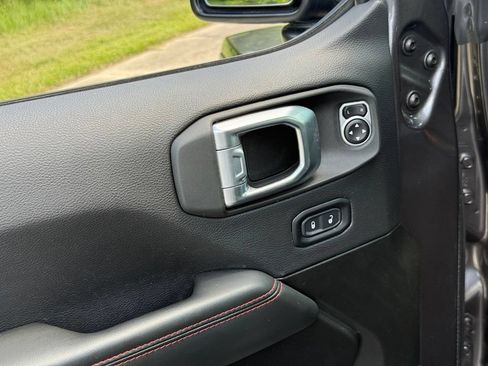 Used 2025 Jeep Wrangler Unlimited Rubicon AWD/4WD image 20