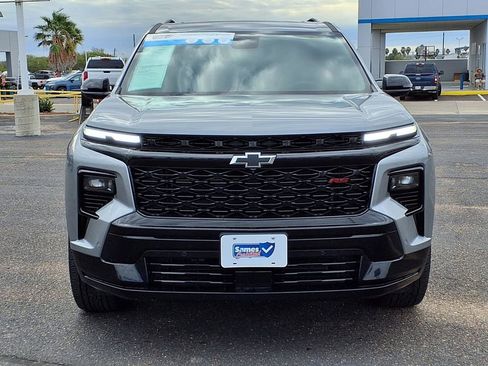 Used 2024 Chevrolet Traverse RS image 2