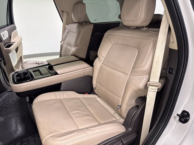 Used 2022 Lincoln Navigator Reserve AWD/4WD image 3