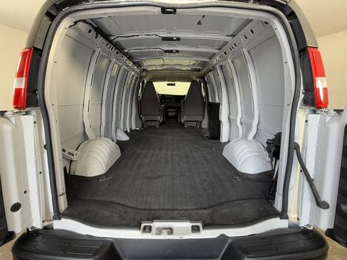 Used 2023 GMC Savana 2500 Extended image 8