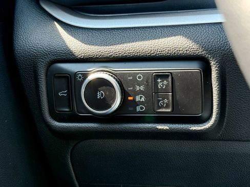 Used 2023 Ford Explorer XLT w/ Equipment Group 202A image 29