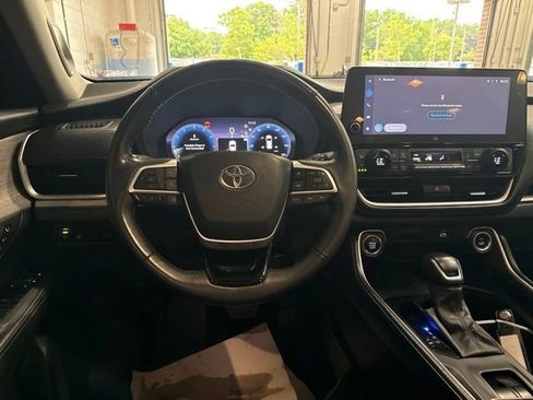 Used 2025 Toyota Grand Highlander AWD image 15