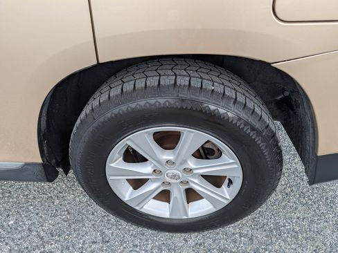 Used 2011 Toyota Highlander 2WD image 10