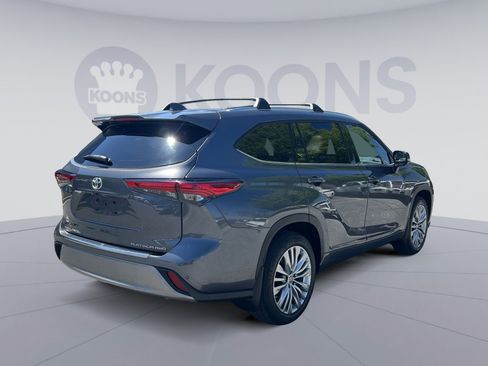 Used 2023 Toyota Highlander Platinum image 16
