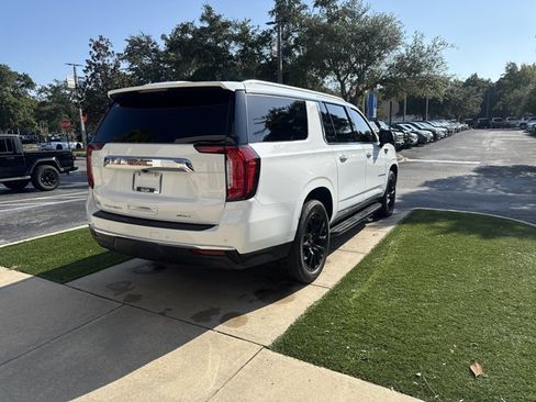 Used 2022 GMC Yukon XL SLT w/ SLT Premium Package AWD/4WD image 4
