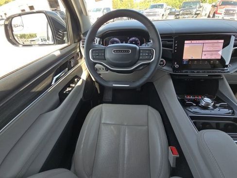 Used 2023 Jeep Wagoneer Series III w/ Preferred Equipment Group image 32