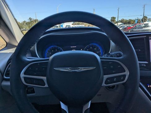 Used 2022 Chrysler Pacifica Touring-L image 24