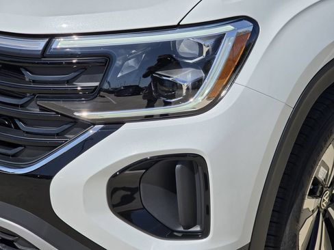 New 2026 Volkswagen Atlas Cross Sport SE FWD image 6