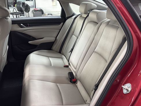 Used 2019 Honda Accord EX image 31