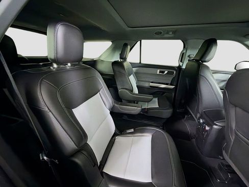 Used 2022 Ford Explorer XLT w/ Equipment Group 202A image 31