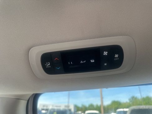 Used 2022 Chrysler Voyager LX FWD image 20