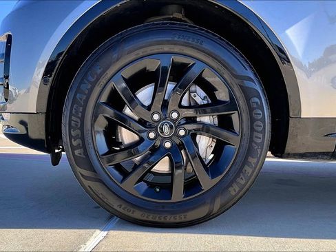 Used 2020 Land Rover Discovery Landmark image 12