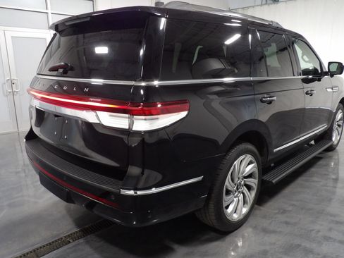 Used 2022 Lincoln Navigator Reserve image 4