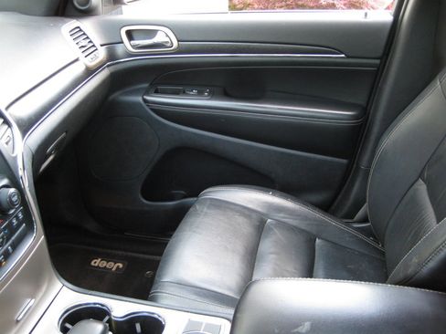 Used 2014 Jeep Grand Cherokee Limited w/ Trailer Tow Group IV AWD/4WD image 26