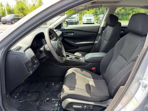 Used 2025 Honda Accord SE image 11