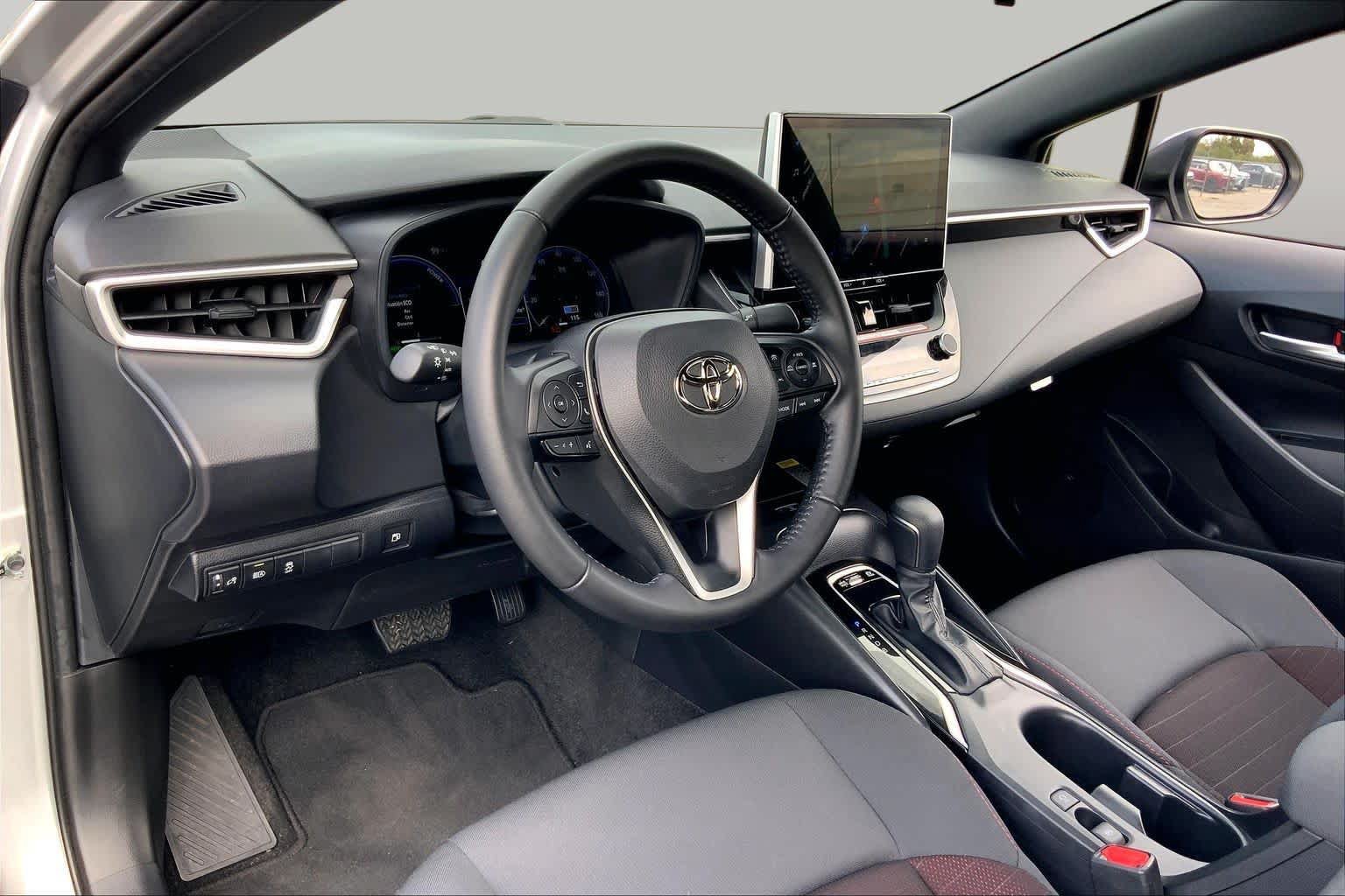Certified 2026 Toyota Corolla SE w/ SE Premium Package FWD image 17
