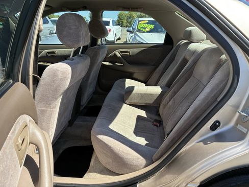 Used 1998 Toyota Camry LE FWD image 4