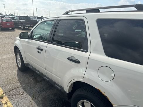 Used 2011 Ford Escape XLT w/ 201A Rapid Spec Order Code FWD image 27