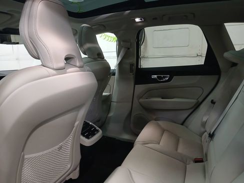 Used 2021 Volvo XC60 T5 Inscription w/ Advanced Package image 23