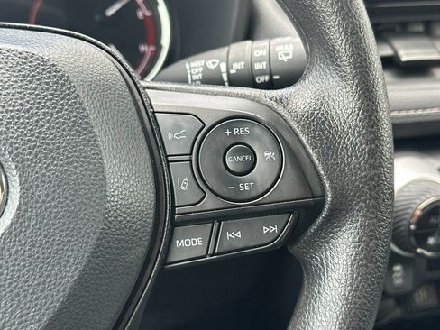 Used 2025 Toyota RAV4 XLE AWD/4WD image 27