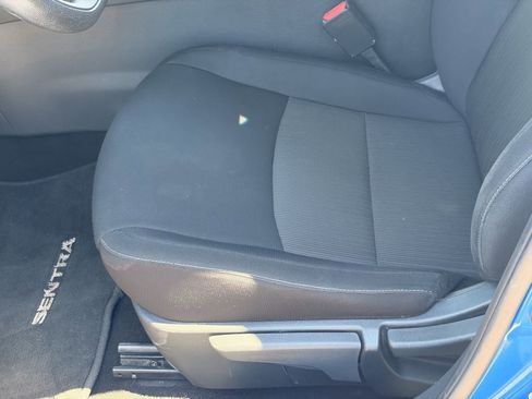 Used 2024 Nissan Sentra SV FWD image 16