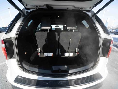 Used 2018 Ford Explorer XLT w/ Equipment Group 202A image 28