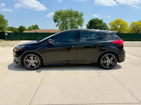 Used 2015 Ford Focus ST w/ Equipment Group 402A FWD image 2