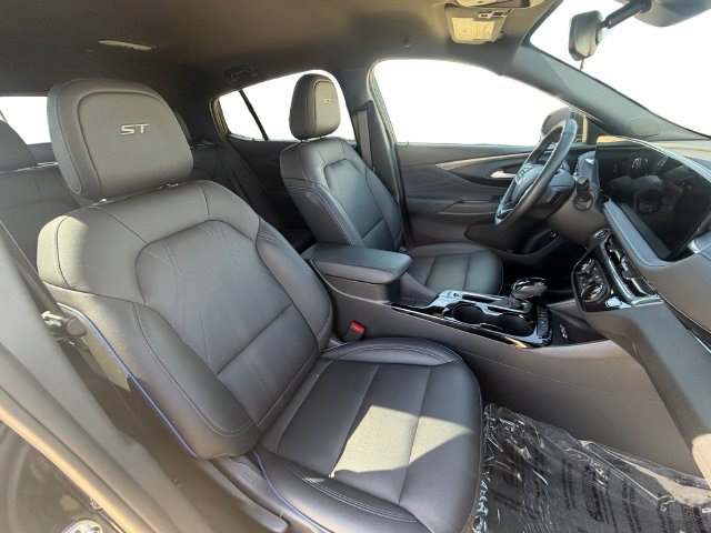 Used 2025 Buick Envista Sport Touring w/ Convenience I Package FWD image 16
