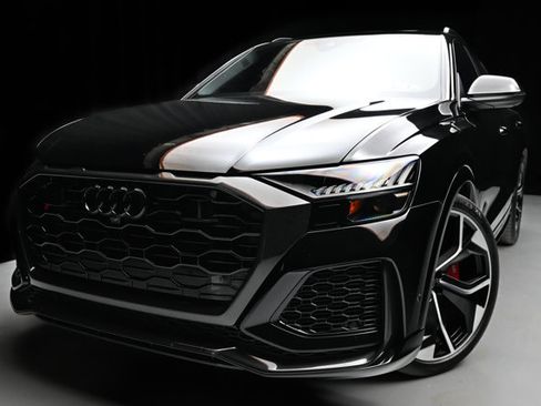 Used 2023 Audi RS Q8 w/ Black Optic Package image 22