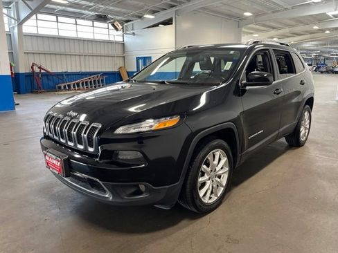 Used 2017 Jeep Cherokee Limited FWD image 7