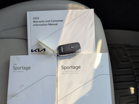 Used 2023 Kia Sportage EX AWD/4WD image 38
