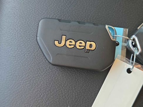 Used 2021 Jeep Wrangler Unlimited Sahara image 38