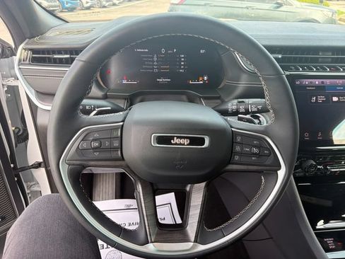 Used 2024 Jeep Grand Cherokee L Limited AWD/4WD image 14
