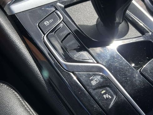 Used 2022 BMW 530e w/ Premium Package image 35