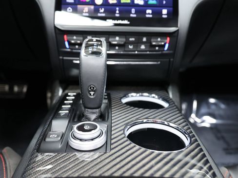 Used 2022 Maserati Quattroporte Trofeo RWD image 40
