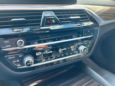 Used 2019 BMW 530i w/ Convenience Package image 22