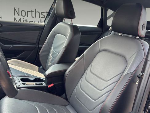 Used 2025 Volkswagen Jetta GLI Autobahn FWD image 21