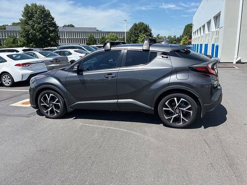 Used 2021 Toyota C-HR XLE FWD image 16