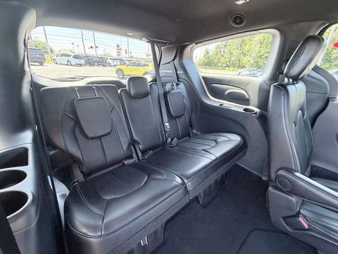 Used 2025 Chrysler Pacifica Select FWD image 29