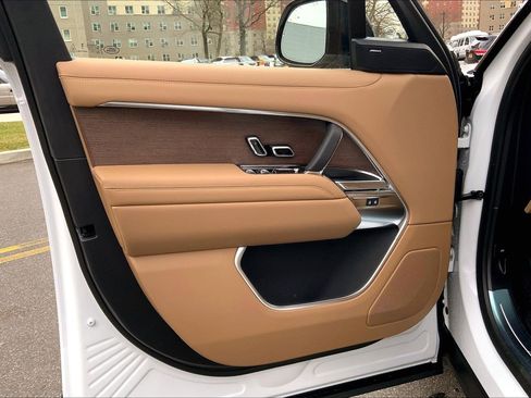 New 2026 Land Rover Range Rover Long Wheelbase SE image 10