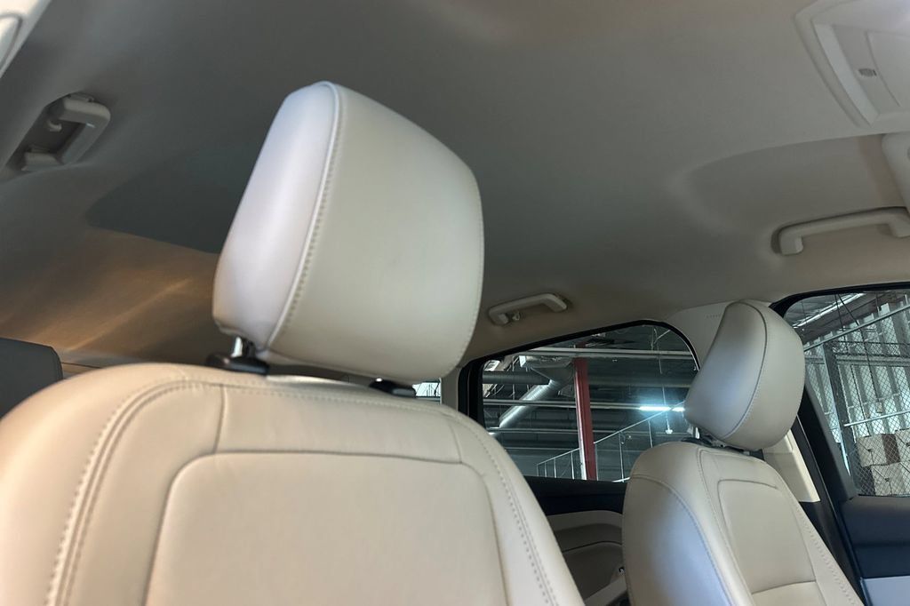 Used 2019 Ford Escape Titanium FWD image 16