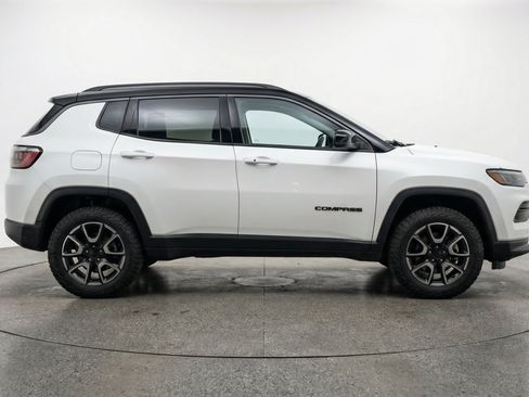 Used 2025 Jeep Compass Trailhawk AWD/4WD image 11