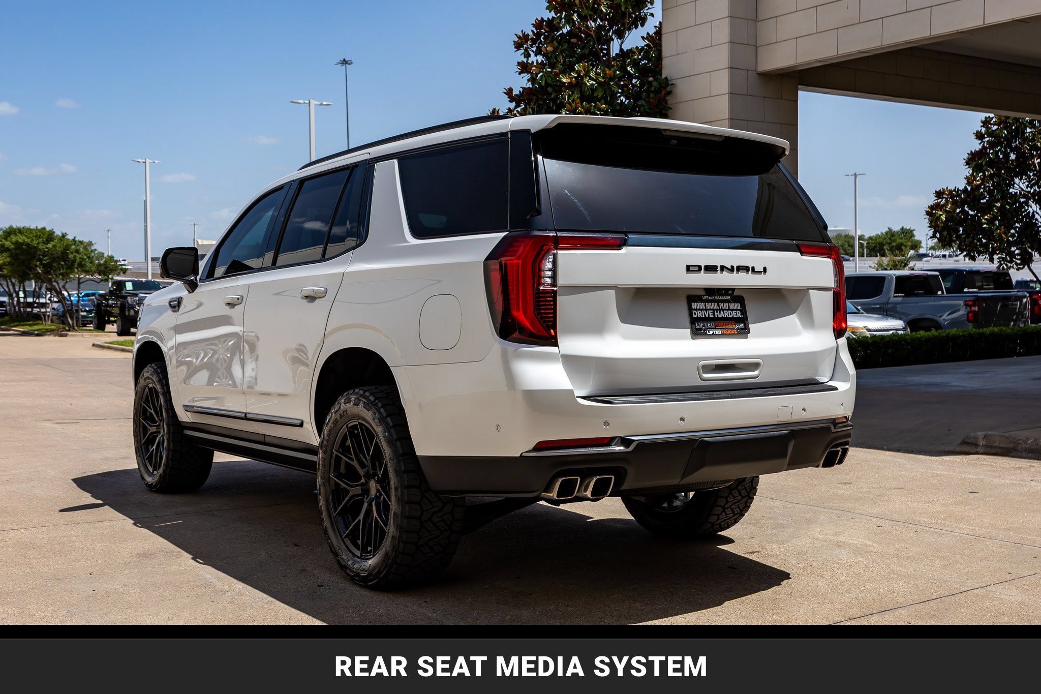 Used 2025 GMC Yukon Denali Ultimate AWD/4WD image 7
