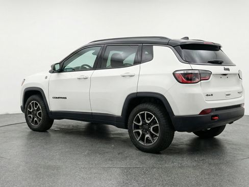 Used 2025 Jeep Compass Trailhawk image 6