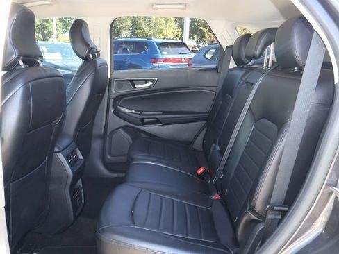 Used 2019 Ford Edge SE image 13