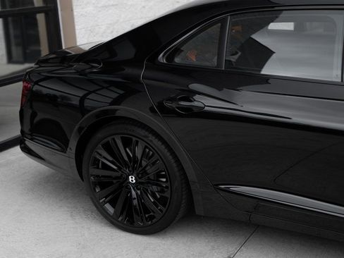 Used 2024 Bentley Flying Spur W12 image 8